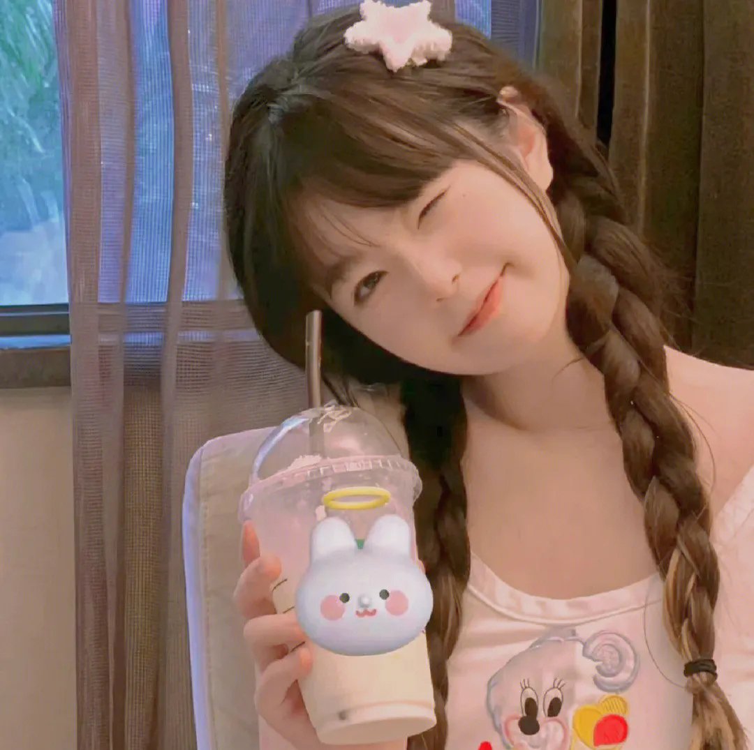 院子里的女人